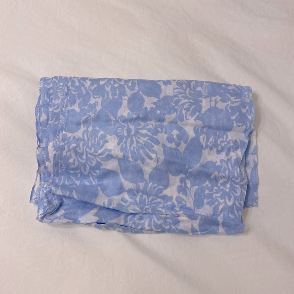 NWOT Brooks Brothers Infinity Loop Circle Scarf in Light Blue and White Floral - Picture 6 of 7